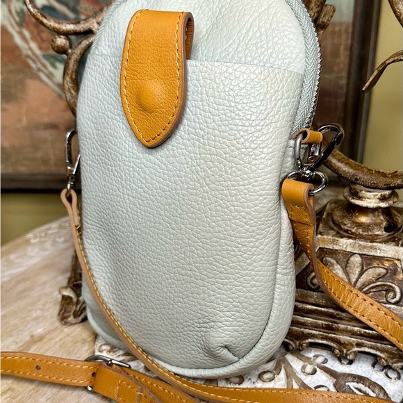 EUC Davinia Firenze Pebbled Italian Leather Small Crossbody in Pale Mint Green - Picture 2 of 12